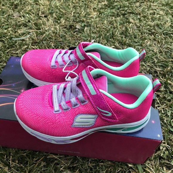 Sketcher’s Light Up Shoes - Girls Size 13 - Picture 3 of 4